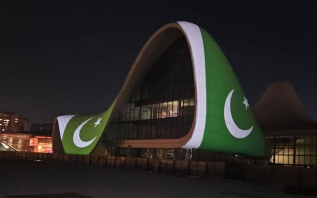 Heydər Əliyev Mərkəzi Pakistan bayrağının rəngləri ilə işıqlandırıldı