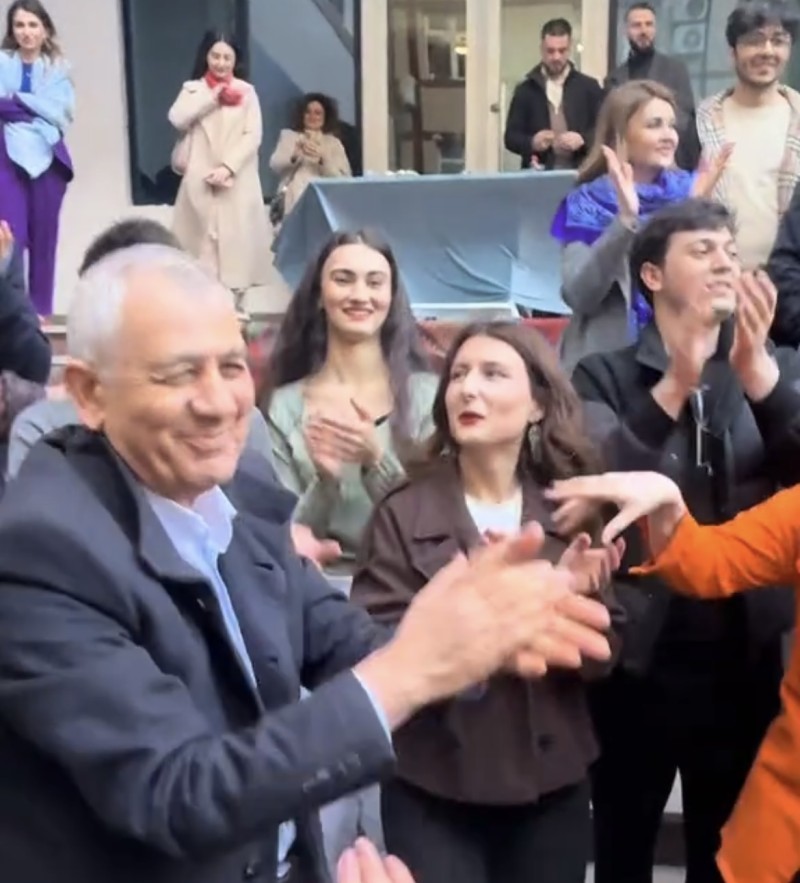 Alim tələbələri ilə elə rəqs etdi ki... - VİDEO