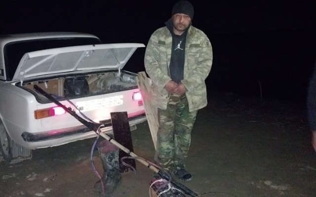 Kür çayında tok aparatı ilə balıq ovlayan 3 nəfər saxlanıldı - FOTOLAR