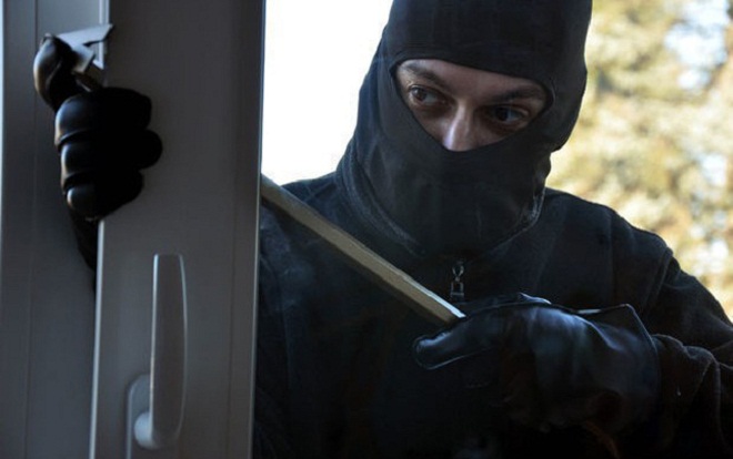 Heç kimin olmadığını dəqiqləşdirib evlərə girdilər