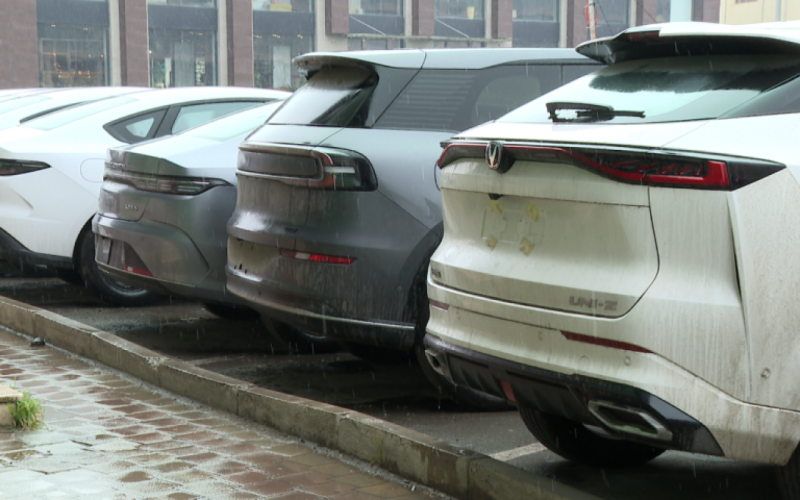 Küçəni zəbt edən nömrəsiz maşınların sahibləri cərimələndilər - VİDEO