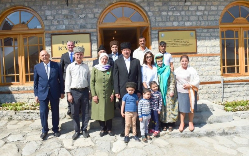 Bəylər müəllim Prezidentə etdiyim hədiyyənin pulunu verdi – VİDEO