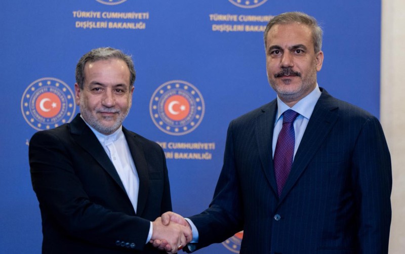 Fidanla Əraqçi müharibəni müzakirə etdi