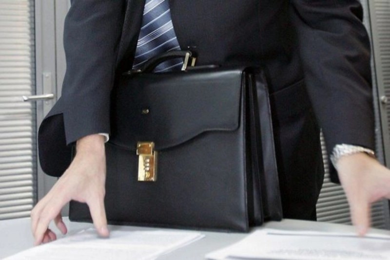 İcra hakimiyyətinin əməkdaşı vəzifəsindən azad edildi