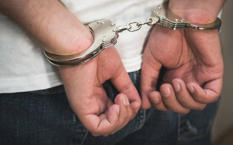 Ev sahibini kəsici alətlə hədələyib mobil telefonunu taladı - Saxlanıldı