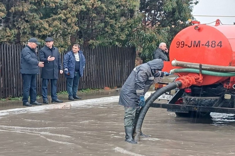 İcra başçıları qəza yerinə gəldi