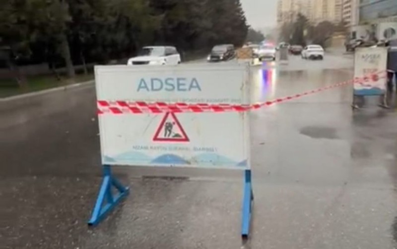 Küçələr yağış sularından təmizlənir - Video + Foto