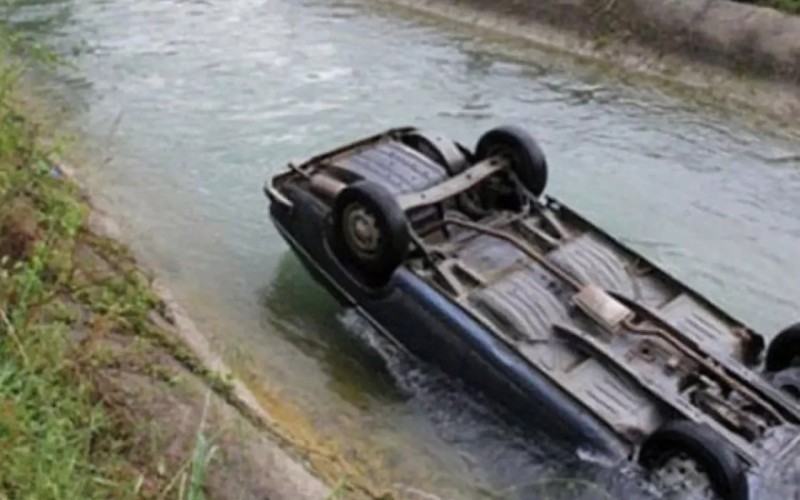 Mingəçevirdə avtomobil kanala düşdü 