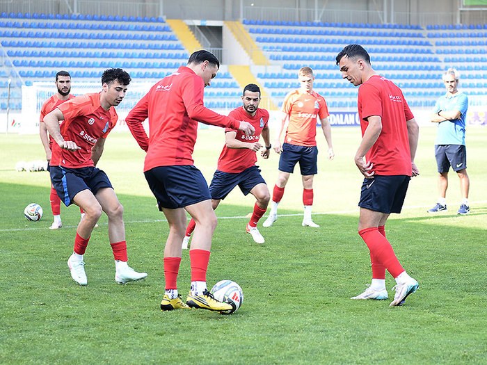 Azərbaycan millisi son oyundan əvvəl məşqə çıxıb