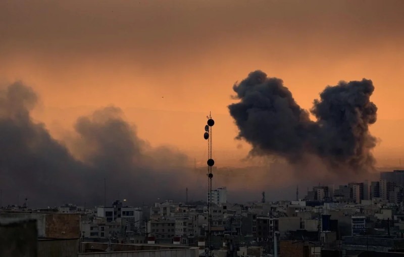 İsrail Tehrana kütləvi zərbələrə başladı 