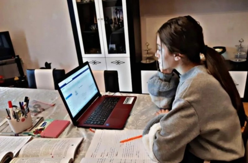 Bu ölkədə universitetlər onlayn təhsilə keçid etdi 