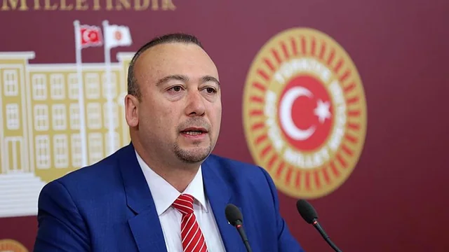 Oteldə 21 yaşlı sevgilisi ilə tutulmuşdu - Partiyasından qovuldu