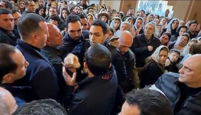 Paşinyana yumruq atanların evində axtarış aparılıb