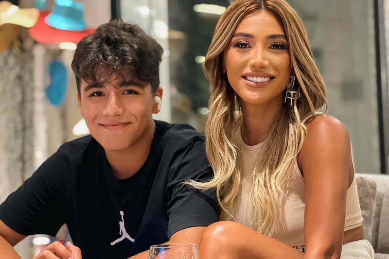 Röya Ayxanın oğlu bu ölkədə universitetə DAXİL OLDU