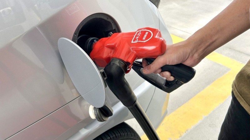 Benzinin qiyməti rekord səviyyəyə yüksəldi - Bu ölkədə