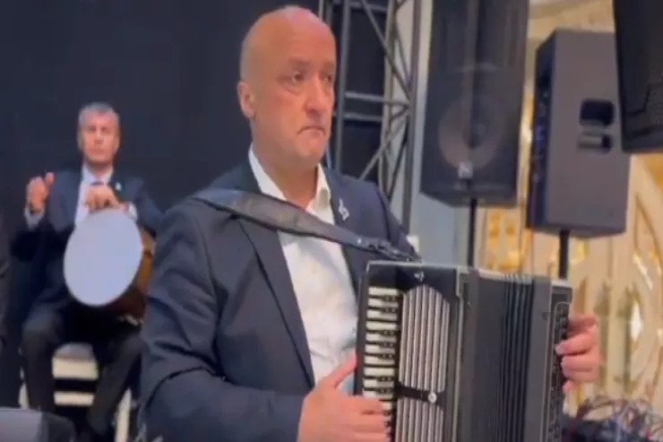 Tanınmış qarmon ifaçısı vəfat etdi