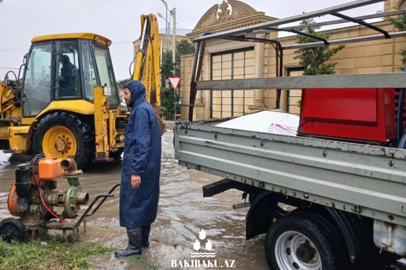 Yağışla bağlı sakinlər hotellərə yerləşdirildi - FOTO