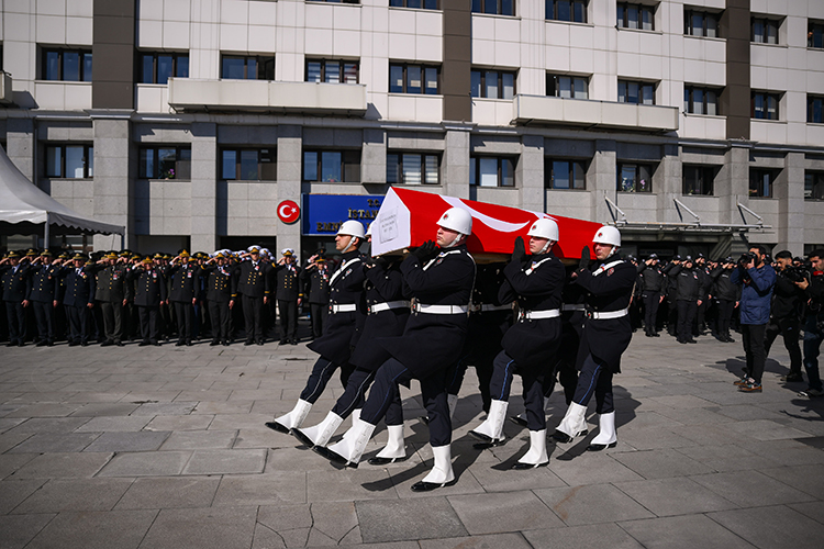 Qəzada ölən polis dəfn edildi - Türkiyədə