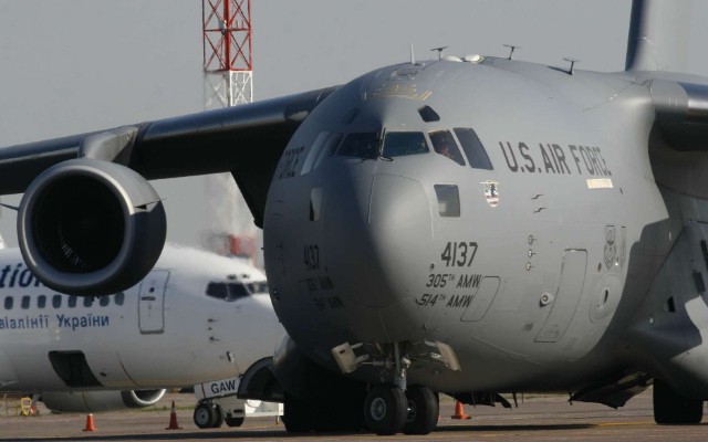 ABŞ-nin hərbi təyyarəsi Tbilisiyə eniş edib