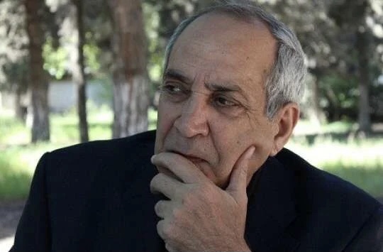 Rasim Balayevin qardaşı vida mərasimində zalı niyə tərk edib?