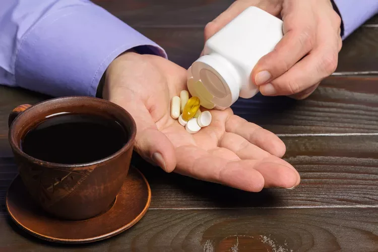 Çay və qəhvə ilə dərman içmək niyə olmaz?