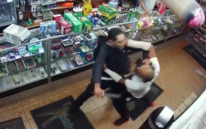 Mağazada BIÇAQLANMA