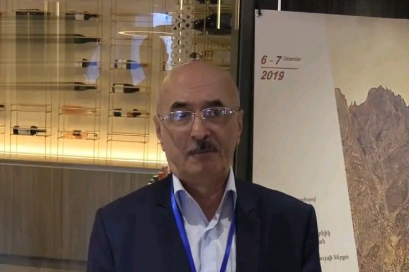 Dövlətə xəyanətdə ittiham edilən şəxsin məhkəməsi başladı