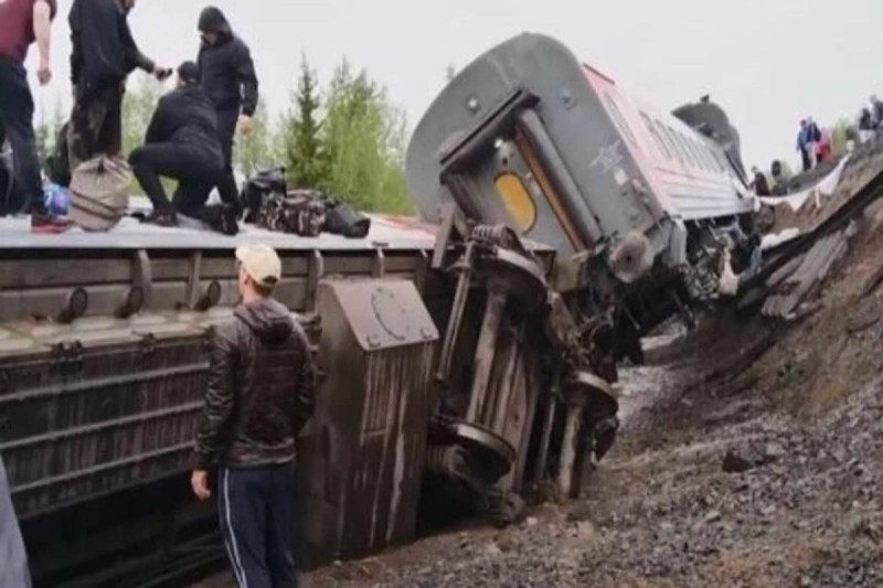 Rusiyada sərnişin qatarı aşdı - 23 nəfər xəsarət aldı