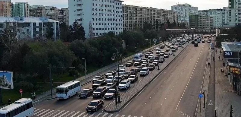 Bakının tıxaclı yolları - SİYAHI