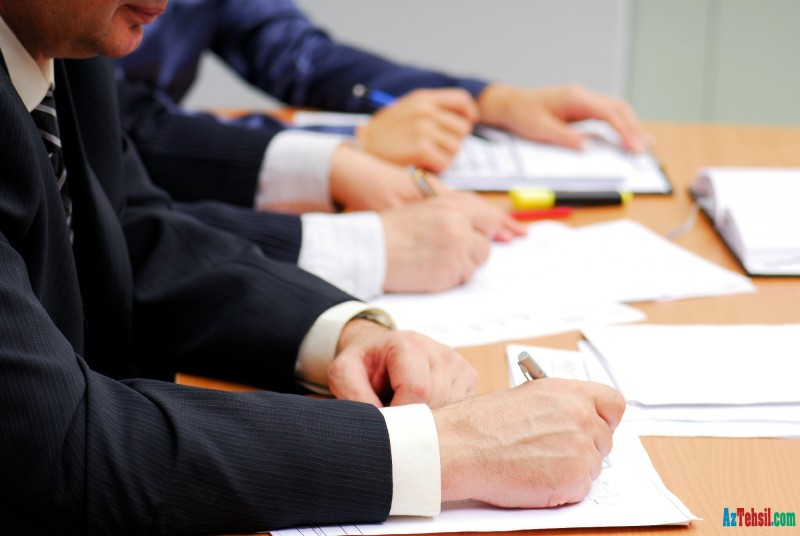 Dövlət qulluqçusu olmaq istəyənlərin NƏZƏRİNƏ - İmtahan keçiriləcək