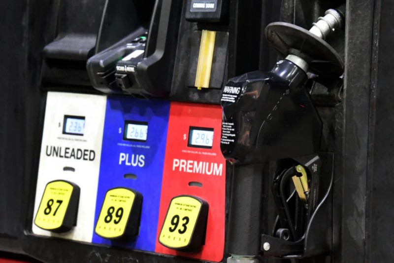 Benzinin qiyməti ən yüksək səviyyəyə çatdı - BU ÖLKƏDƏ