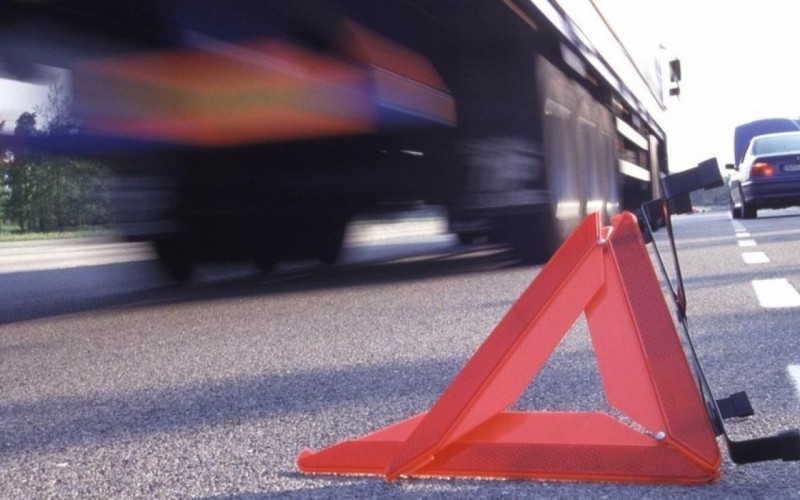 Gəncədə yol qəzası: BakuBusla minik maşını toqquşdu