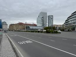 8 noyabr prospektində yağışın yaratdığı fəsadlar aradan qaldırılır