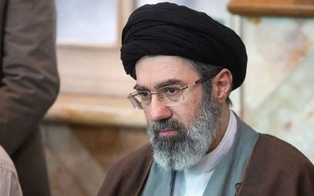 Haqqında şayiələr yayılan Xamenei ilk dəfə görüntüləndi - VİDEO