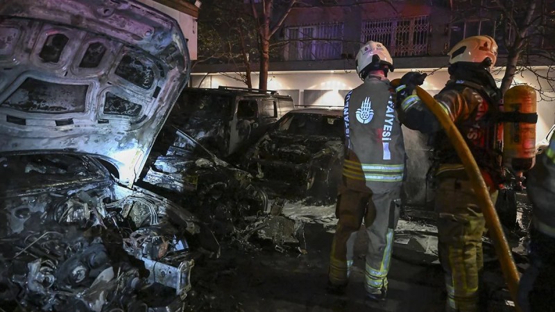 Rent A Car yandı - 14 lüks avtomobil... - FOTO