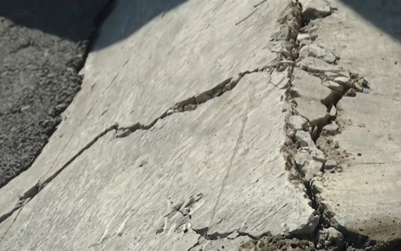 Torpaq sürüşməsi təhlükəsi – Bu yolda hərəkət məhdudlaşdırıldı - YENİLƏNİB