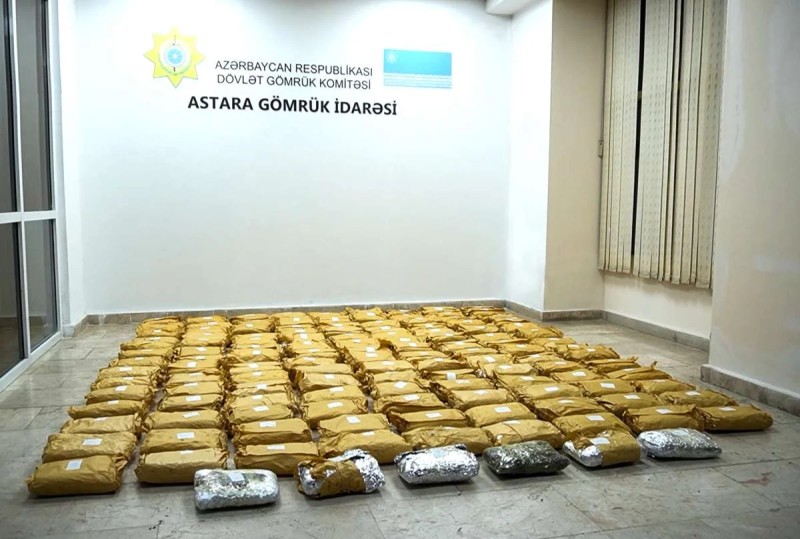 Kivi adı ilə külli miqdarda narkotik daşıyırdılar: yaxalandılar - FOTO