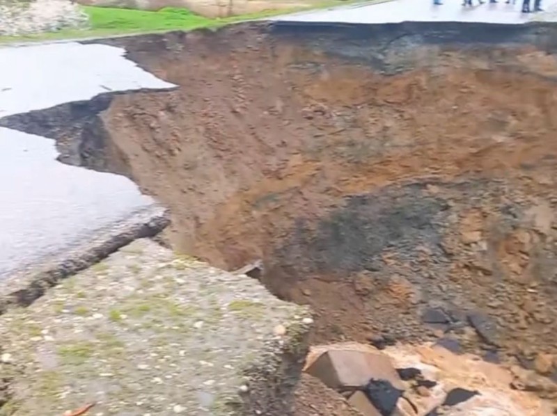 Qusarda sel yolun bir hissəsini yudu - VİDEO