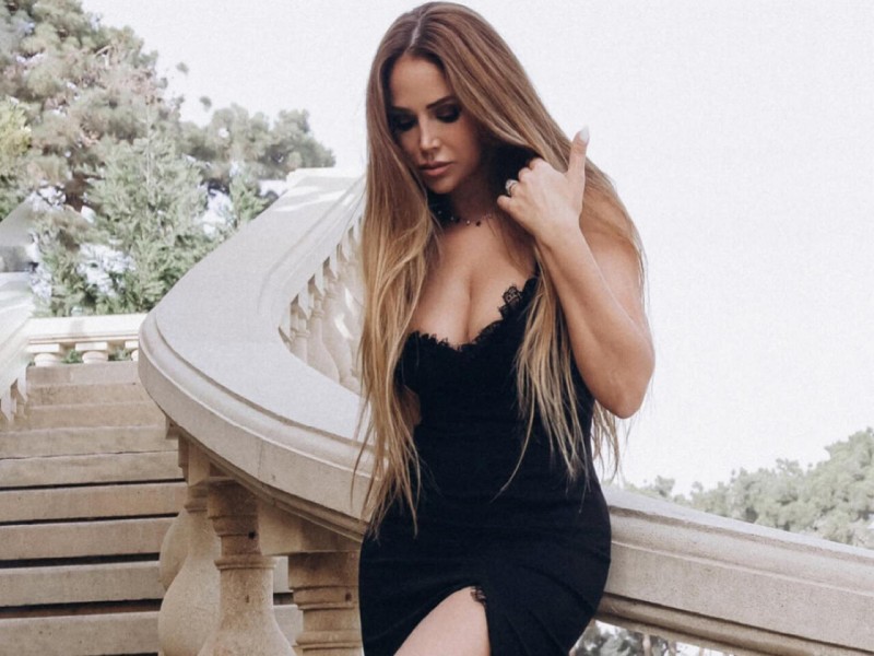 Nigar həmkarına söz atdı: “Ərinin orasını-burasını yuyan…”