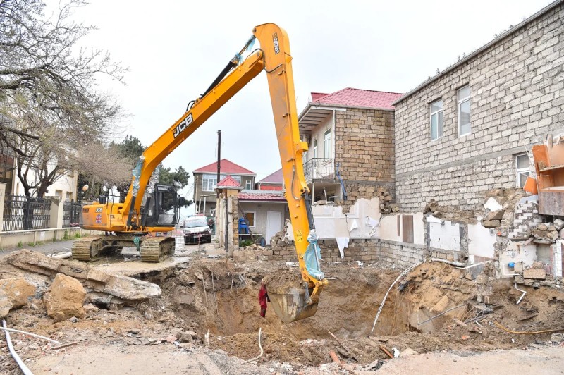 Kollektorun üzərində tikilmiş ev söküldü - ADSEA