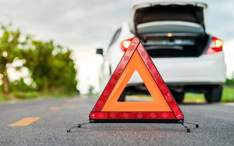 Azyaşlılar maşınla piyadaları vurdu - Ölən var