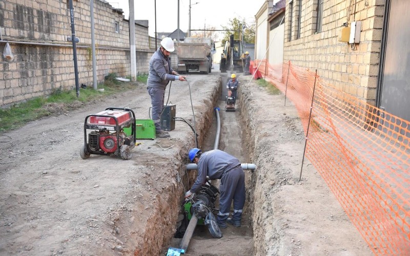 Məşhur müğənni doğulduğu kəndə SU ÇƏKDİRDİ - FOTO