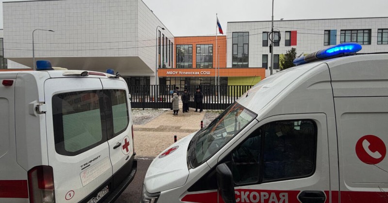 IX sinif şagirdi müəllimi bıçaqlayaraq öldürdü - Rusiyada