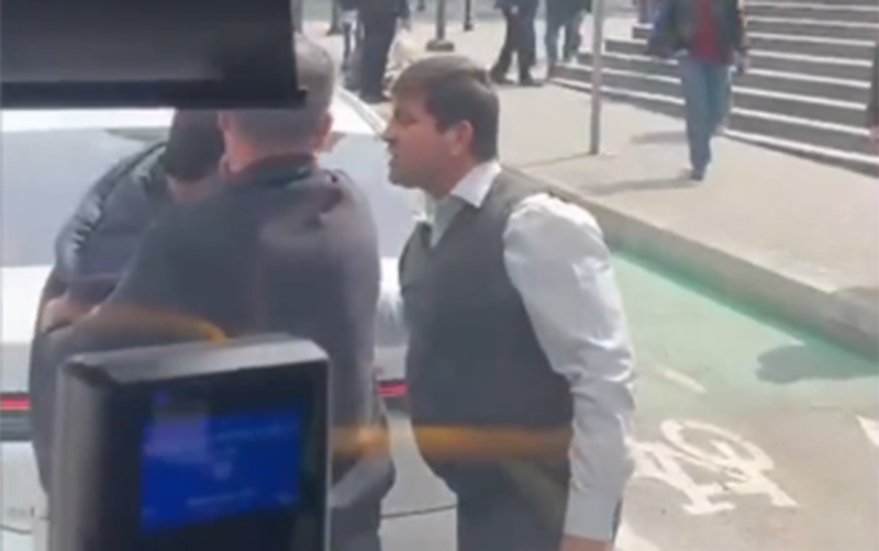 Avtobus sürücüsünü yumruqla vuran şəxs TUTULDU