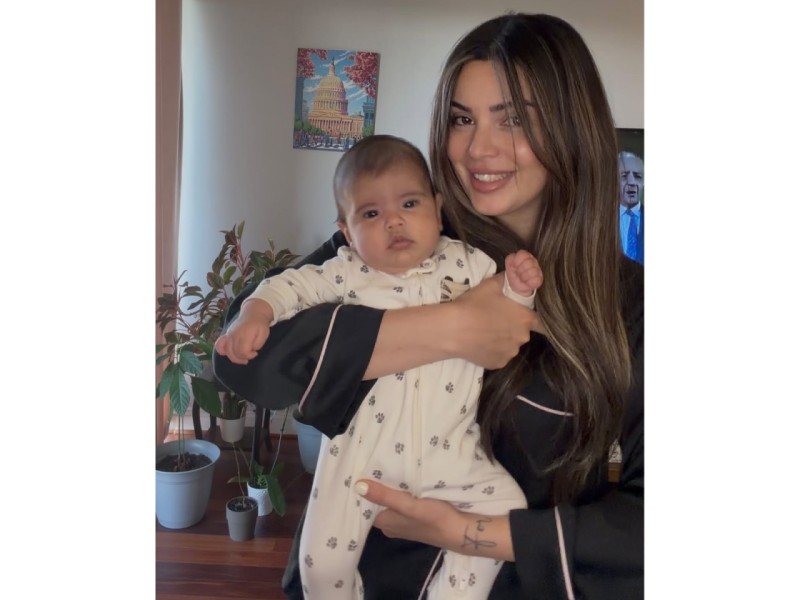 ABŞ-də yaşayan azərbaycanlı aparıcı qızı ilə - VİDEO