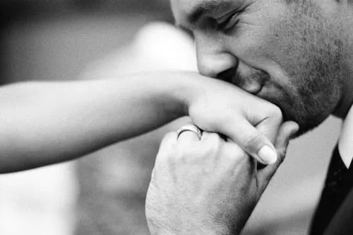 Əl öpməyin cəriməsi 3000 manatdır