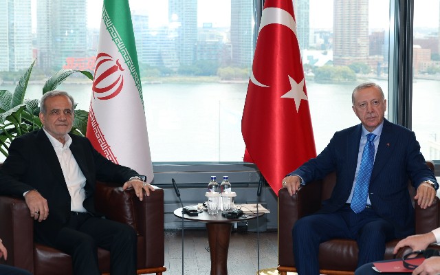 Ərdoğan Pezeşkianla bu məsələləri müzakirə etdi