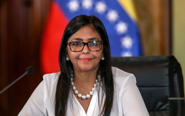 Müvəqqəti prezident kimi ilk səfərini etdi