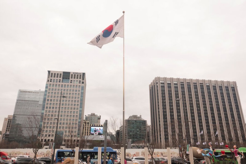 Cənubi Koreya vətəndaşlarına pulsuz kompüterlər paylayacaq