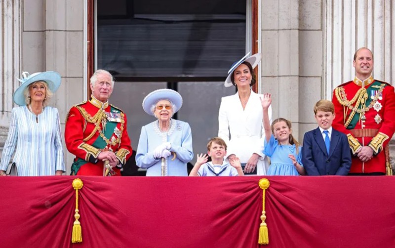 Kraliçanın 100 illik yubileyi keçiriləcək